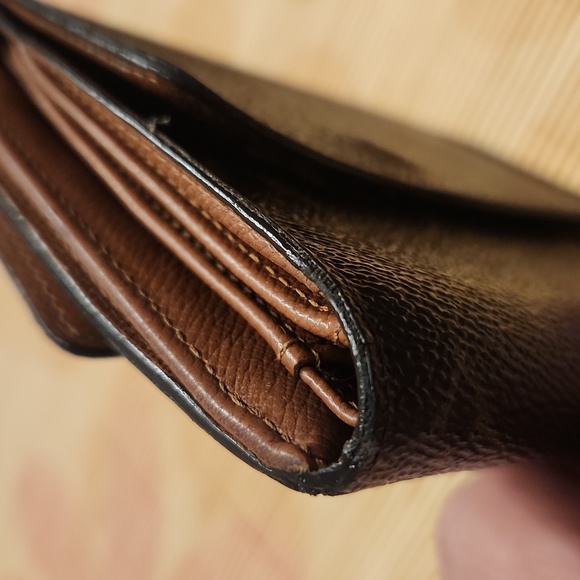 Louis Vuitton Wallet - Picture 11 of 13